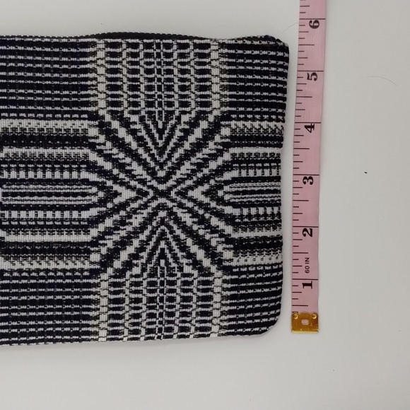 Chico's navy blue and white textured material wristlet, zip top 7" x 5.75" - Picture 7 of 8